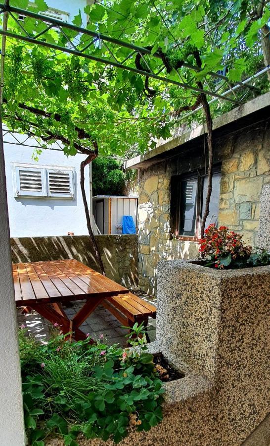 Apartment Mlija Omis Exterior photo
