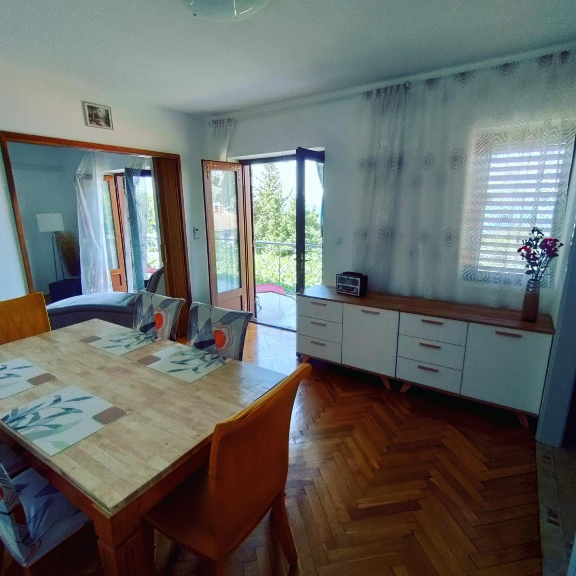 Apartment Mlija Omis Exterior photo